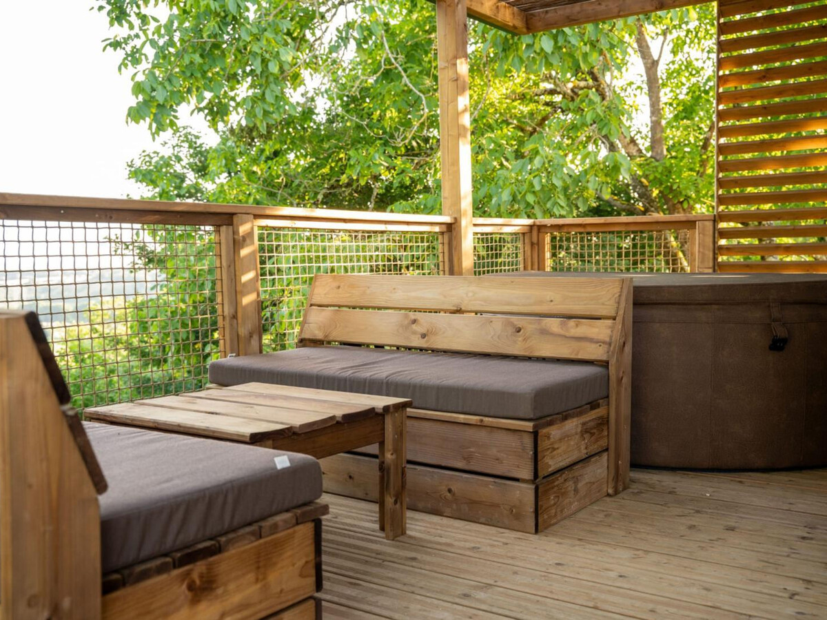 Cabane avec terrasse et piscine à Bioussac - Photo 6