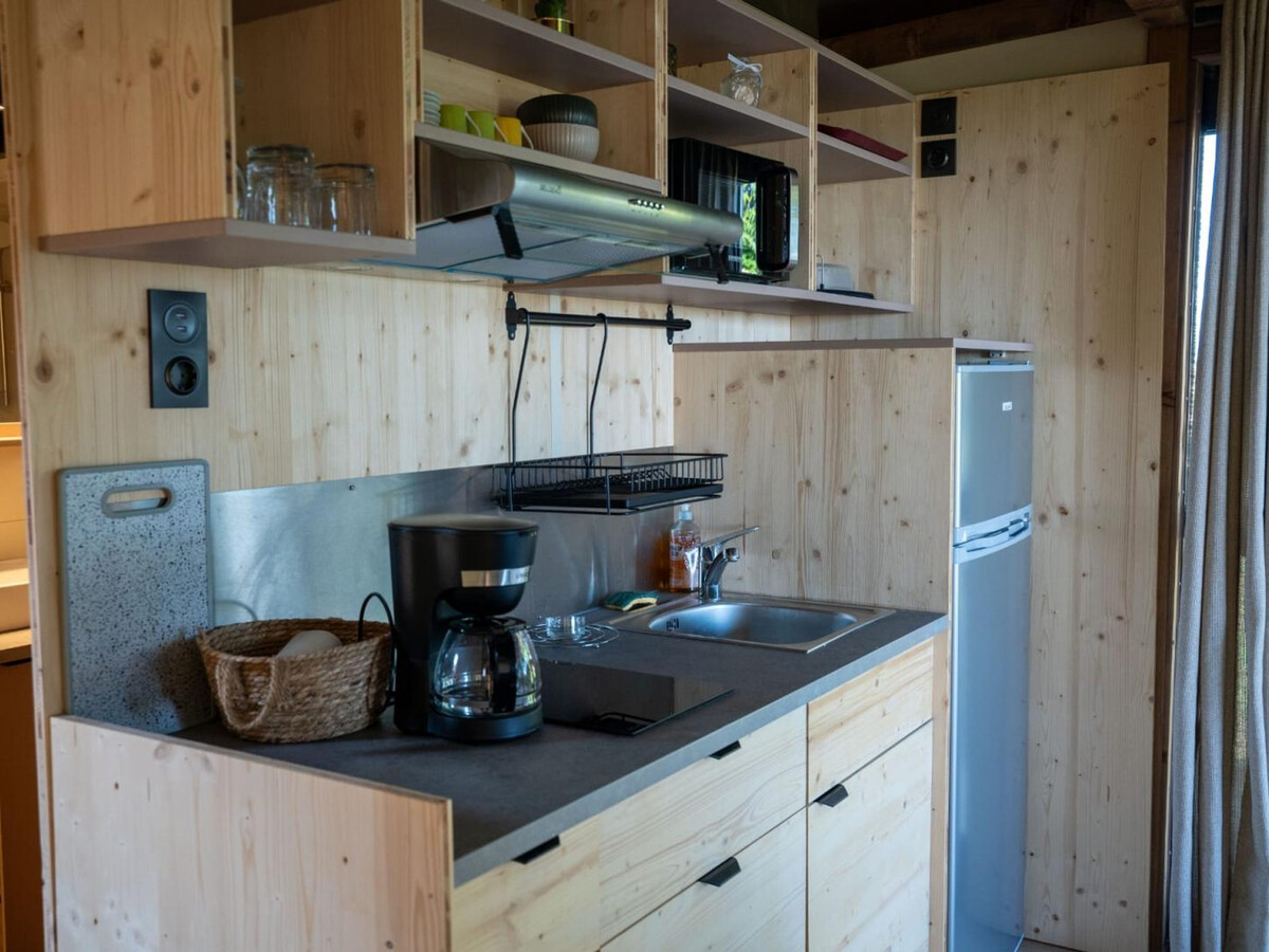 Cabane avec terrasse et piscine à Bioussac - Photo 9