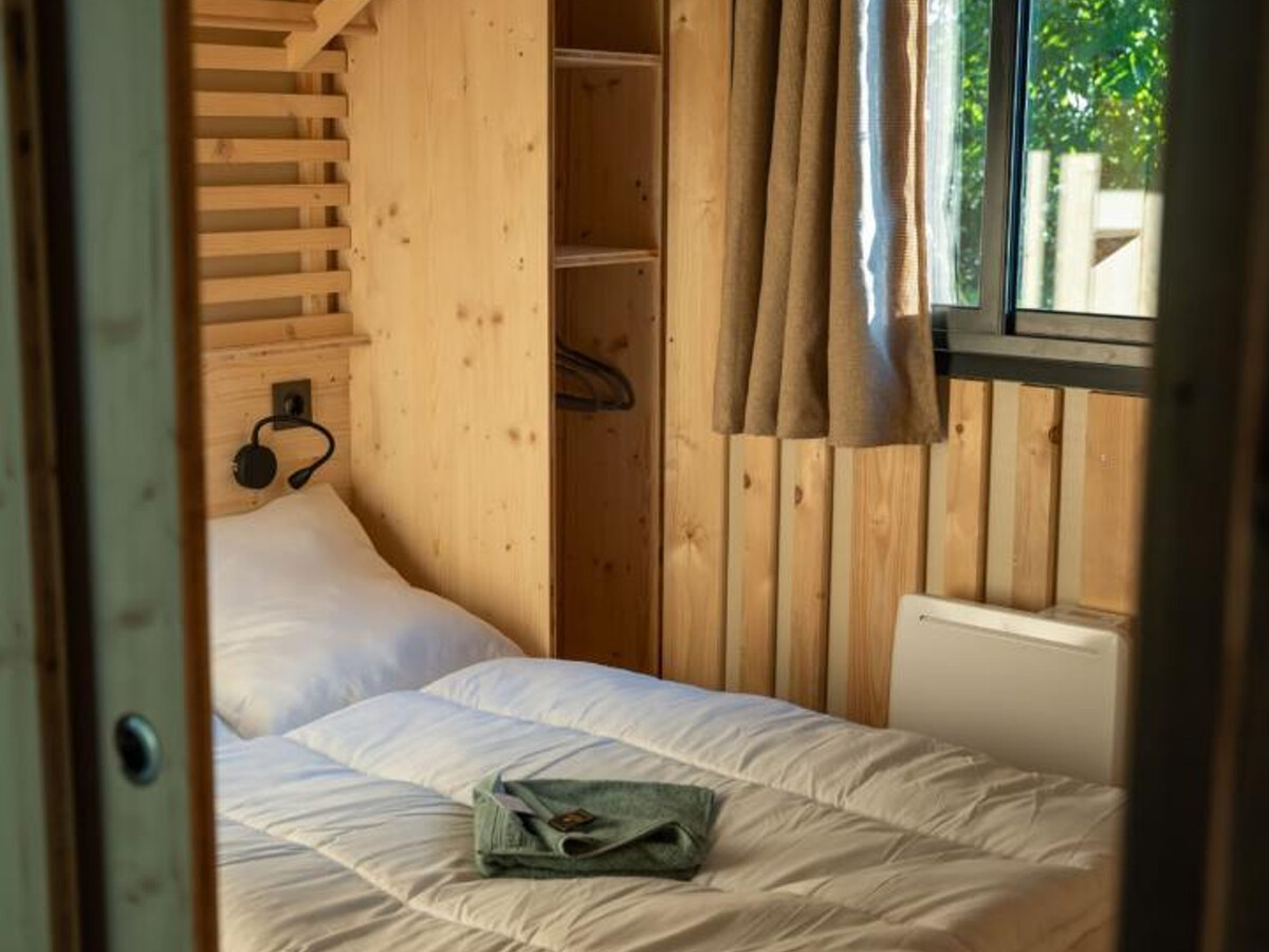 Cabane avec terrasse et piscine à Bioussac - Photo 14