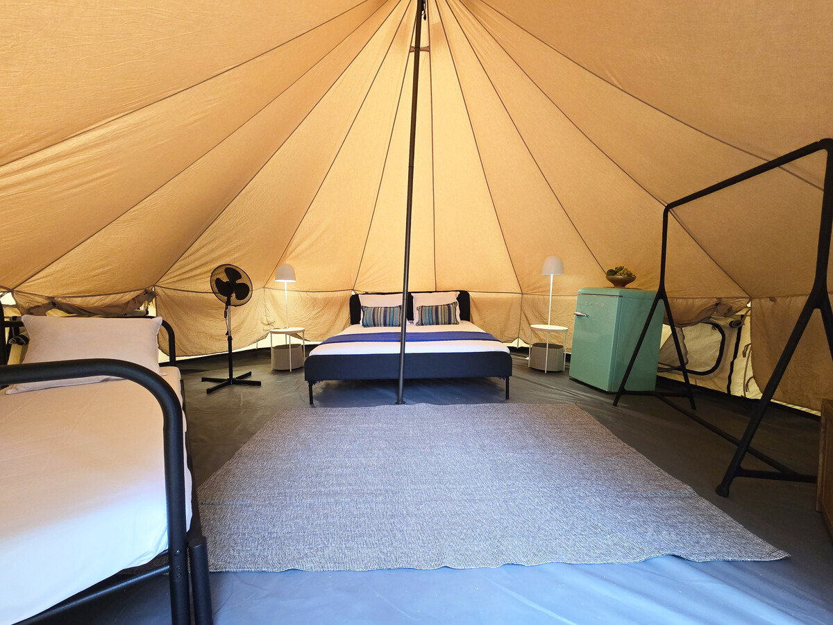 Tente glamping Bell avec terrasse à Canet de Mar - Photo 2