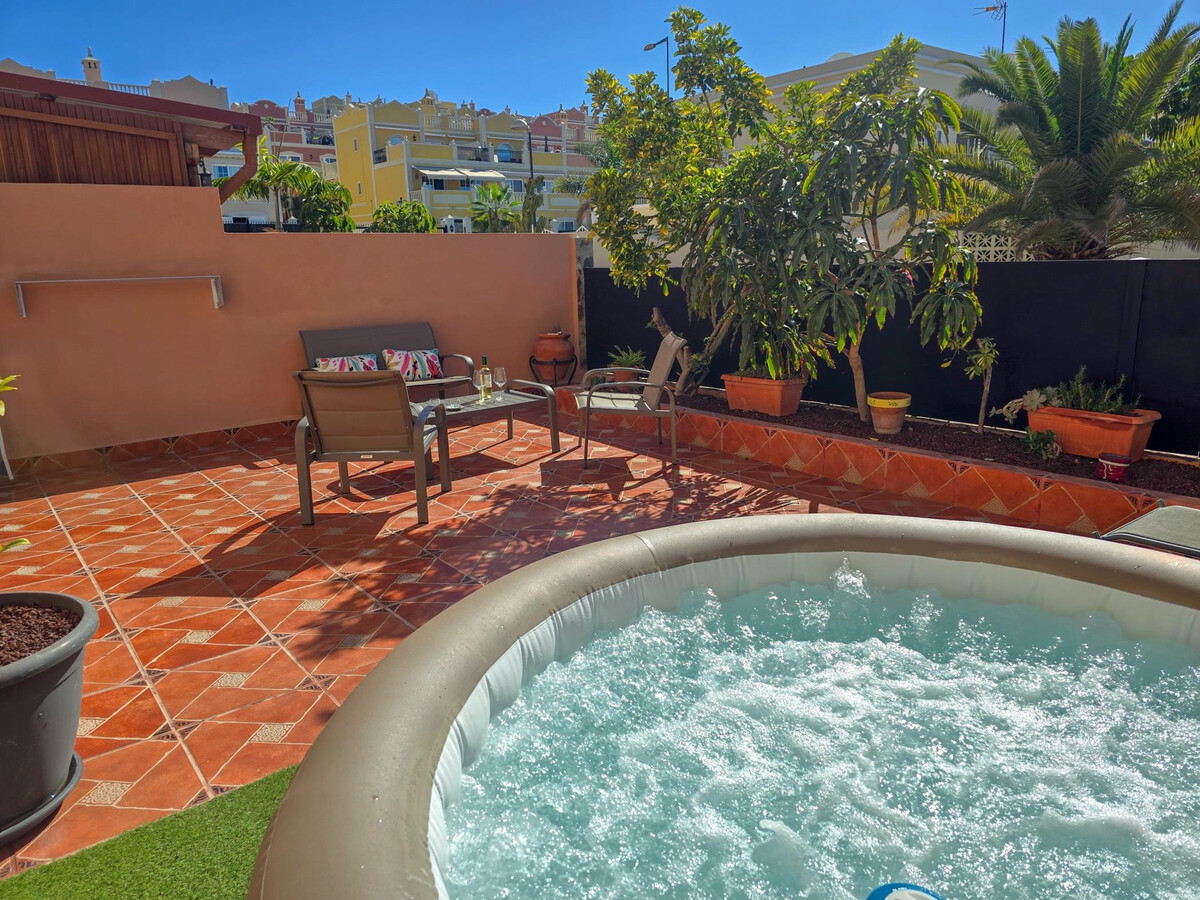 Maison 2 étages avec jacuzzi et terrasses à Palm Mar - Photo 2