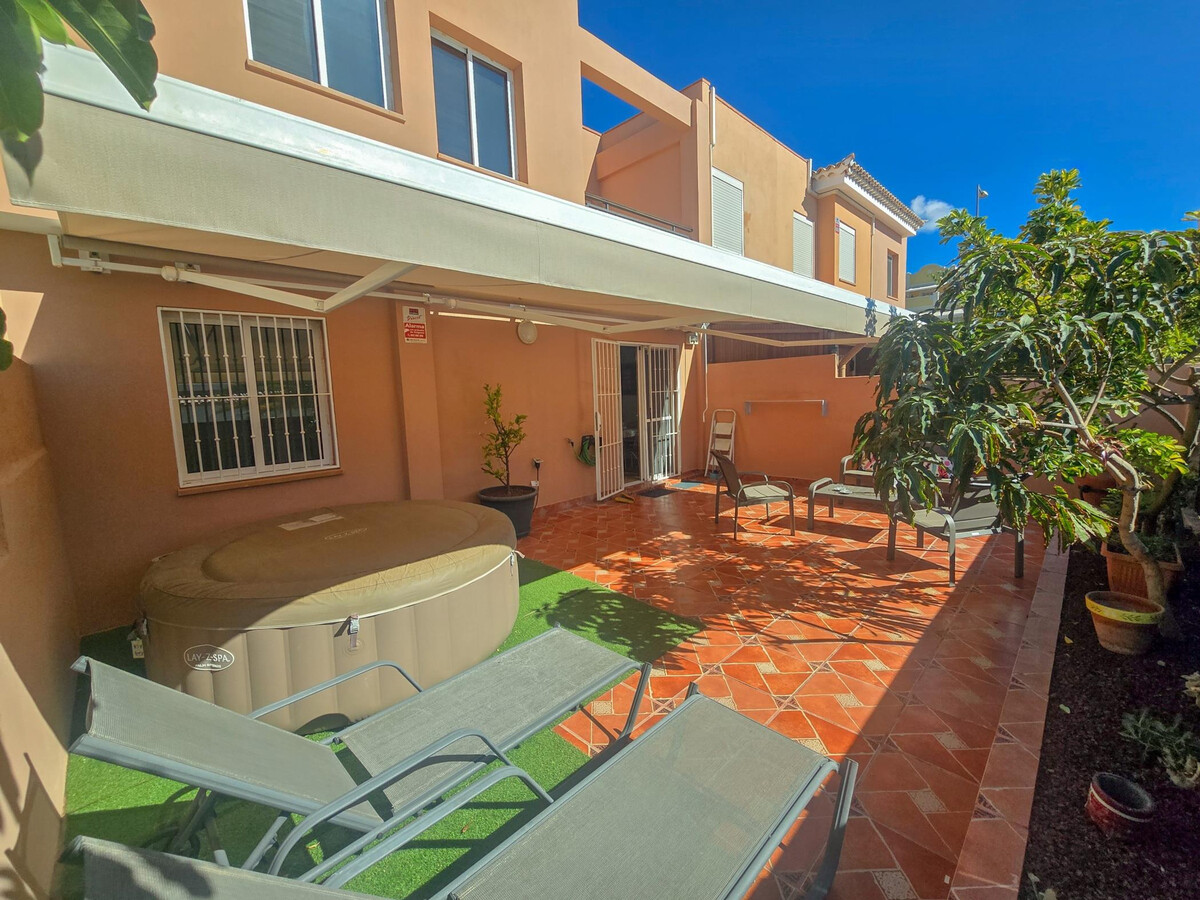 Maison 2 étages avec jacuzzi et terrasses à Palm Mar - Photo 11