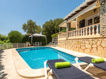 Location villa à Alaior, Villa accueillante avec piscine privée et climatisation à Cala en Porter