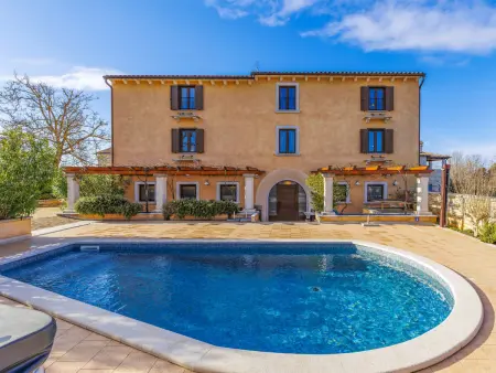 Location maison à Tinjan, Villa Christina
