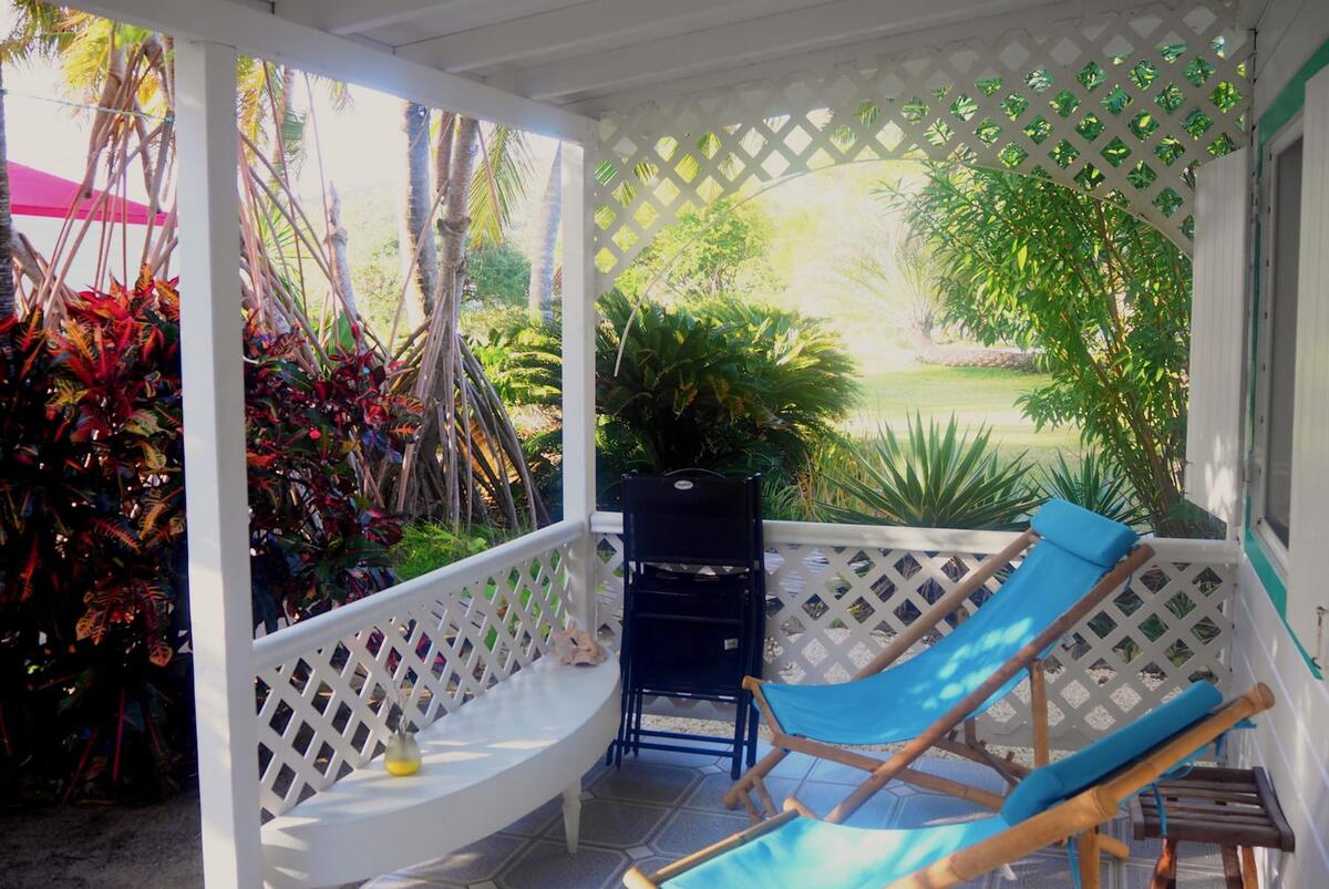 Bungalow avec jacuzzi partagé et piscine à Grand-Bourg, Guadeloupe - Photo 3