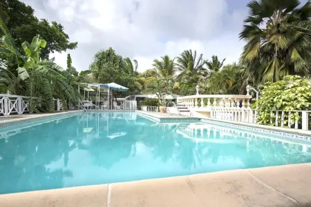 Location bungalow à Grand Bourg, Bungalow accueillant avec jacuzzi à Grand-Bourg