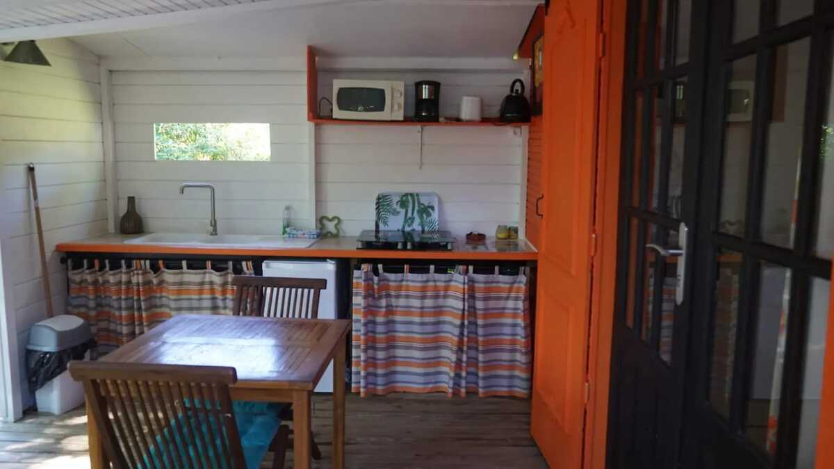 Bungalow avec jacuzzi et jardin privatif à Grand Bourg, Guadeloupe - Photo 6
