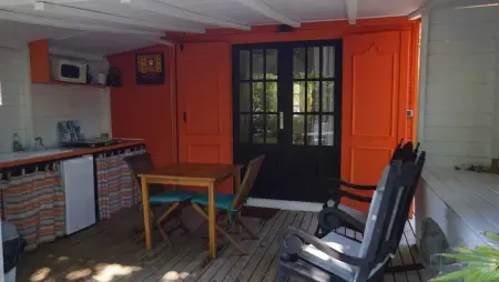 Location bungalow à Grand Bourg, Bungalow accueillant avec jacuzzi à Grand Bourg 25 m²