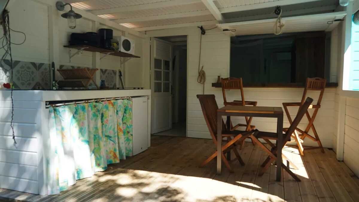 Bungalow avec jardin privé et piscine partagée à Grand Bourg - Photo 2
