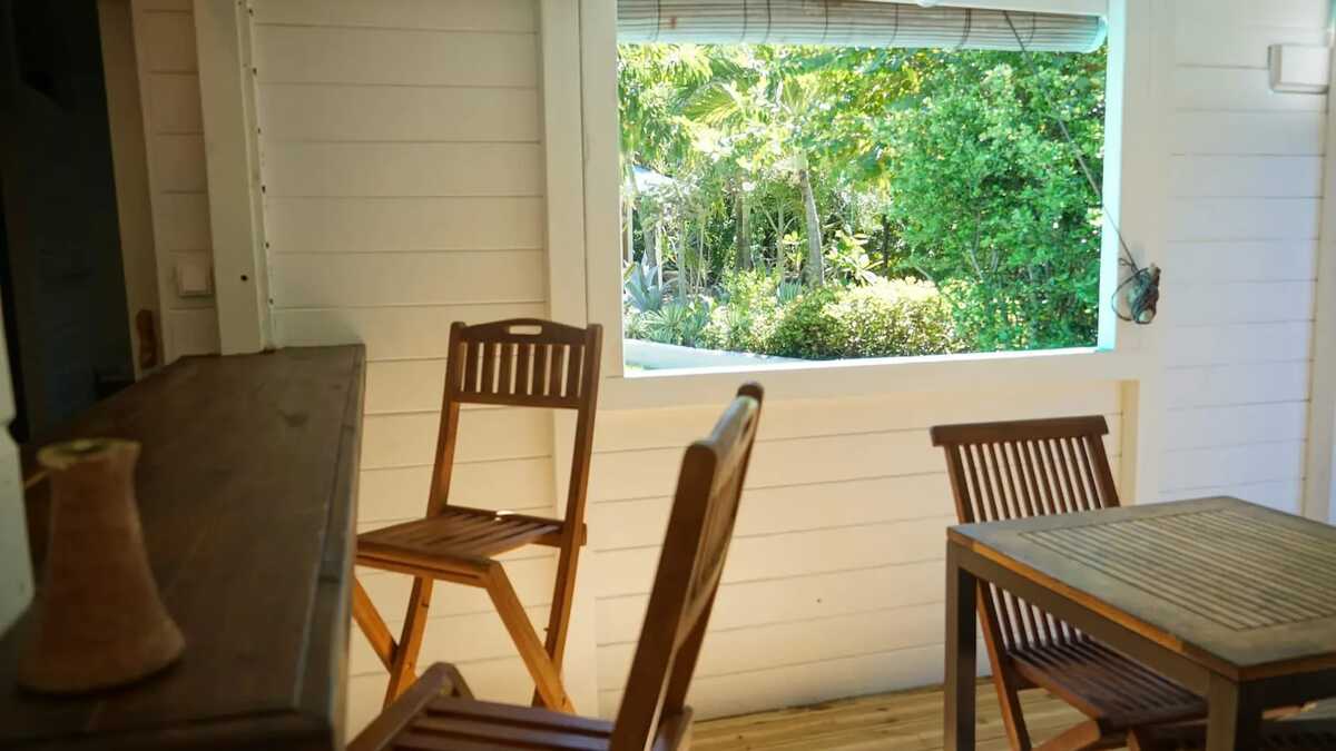 Bungalow avec jardin privé et piscine partagée à Grand Bourg - Photo 3