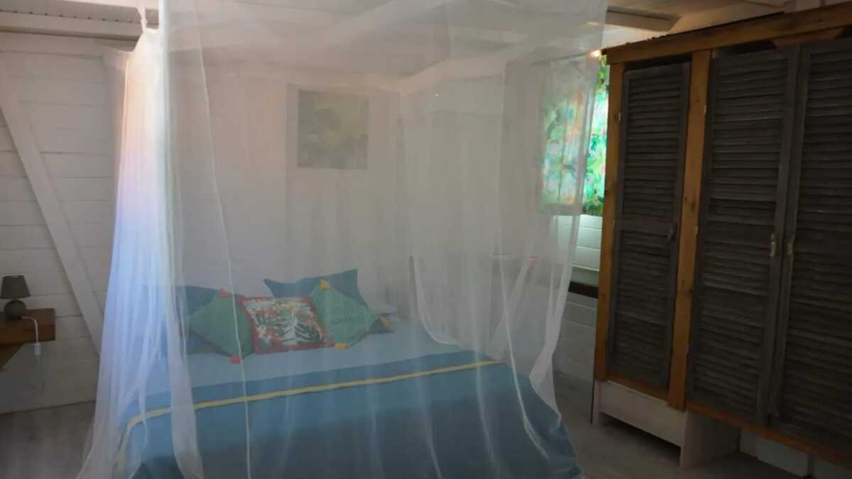 Bungalow avec jardin privé et piscine partagée à Grand Bourg - Photo 4