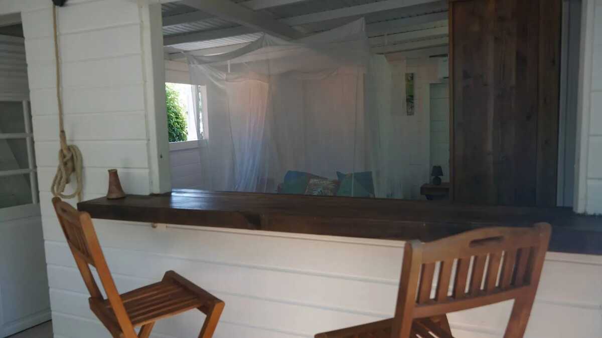 Bungalow avec jardin privé et piscine partagée à Grand Bourg - Photo 5