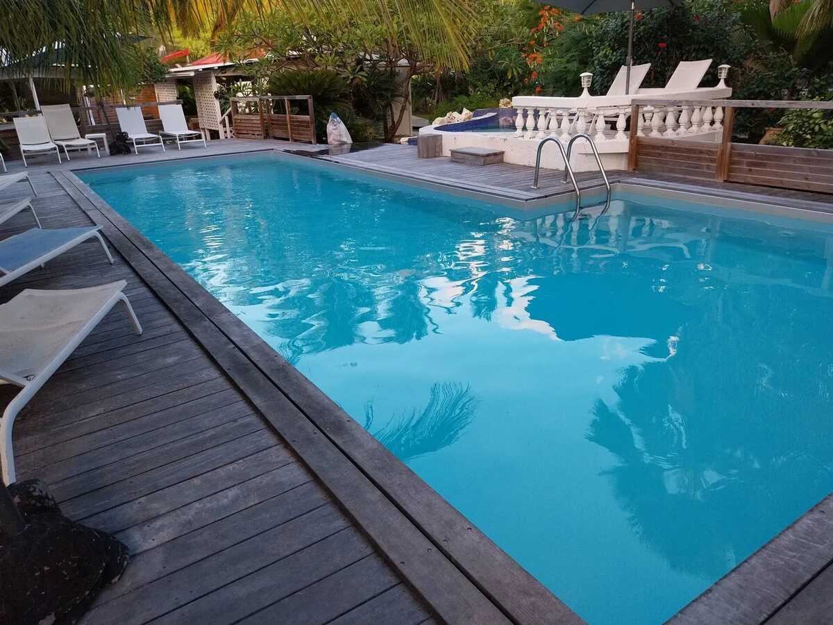 Bungalow avec jardin privé et piscine partagée à Grand Bourg - Photo 13