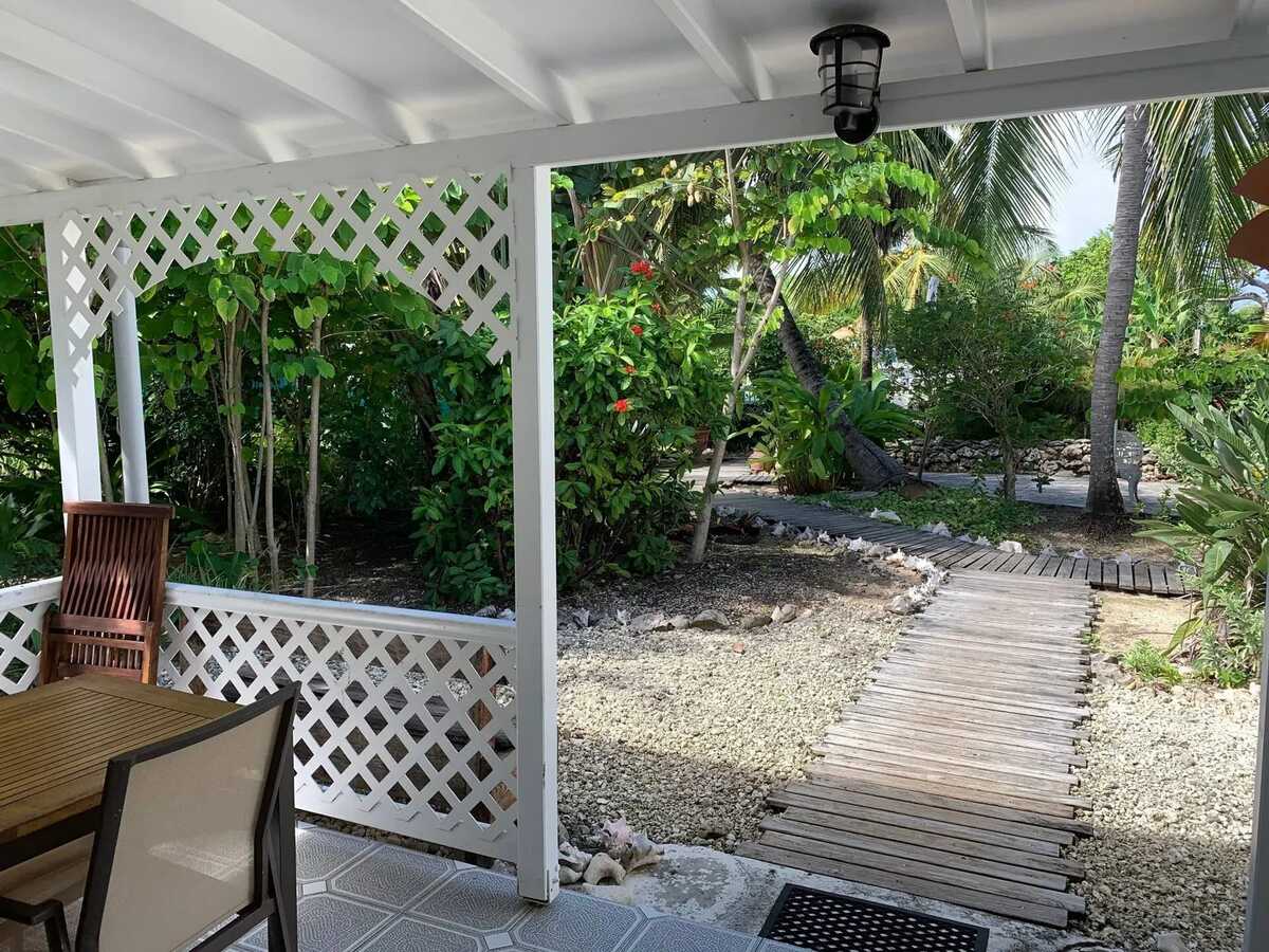 Bungalow avec jacuzzi et piscine partagée à Grand-Bourg, Guadeloupe - Photo 2