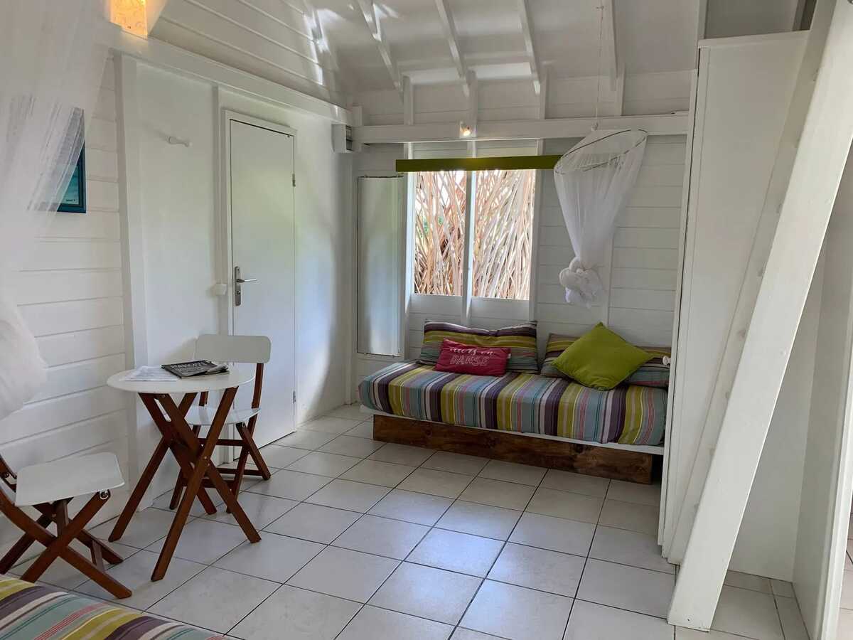 Bungalow avec jacuzzi et piscine partagée à Grand-Bourg, Guadeloupe - Photo 3