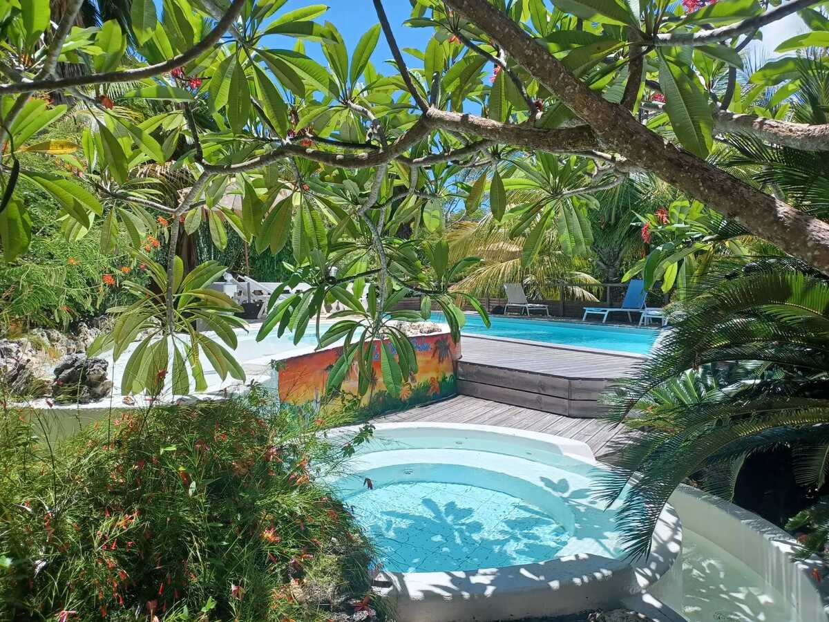 Bungalow avec jacuzzi et piscine partagée à Grand-Bourg, Guadeloupe - Photo 5