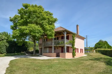 Location maison à Saint Médard d’Excideuil, Maison de vacances avec piscine privée