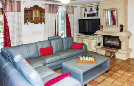 Maison 3 chambres avec piscine privée à Boulbon : photo 3