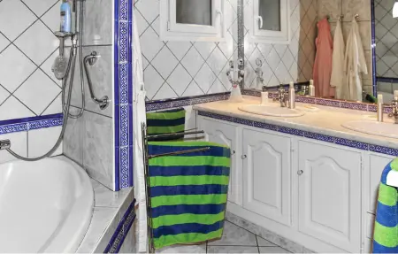 Maison 3 chambres avec piscine privée à Boulbon : photo 15