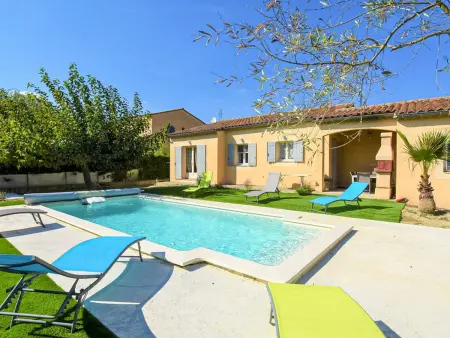 Location maison à Avignon, Villa agréable avec piscine privative, climatisation, Wifi près dAvignon