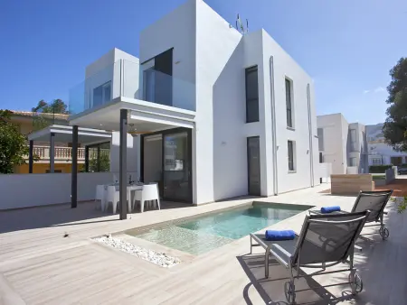 Location villa à Port d'Alcúdia, Villa moderne 3 chambres, piscine privée à 50m de la plage dAlcudia