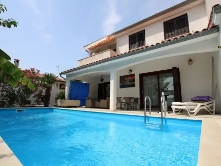 Villa Viktoria à Dracevac : maison 3 chambres piscine