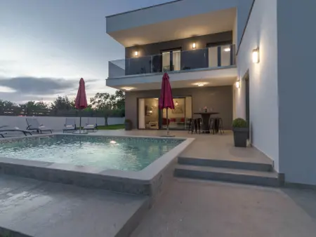 Villa Ema, maison moderne 3 chambres avec piscine privée : photo 4