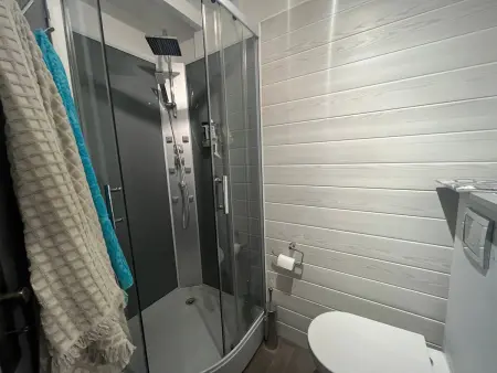 Appartement 2 chambres, terrasse 7,7m² et piscine à Sète : photo 11