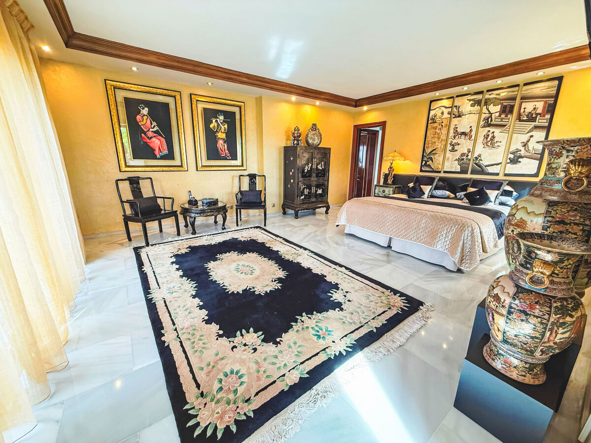 Villa 5 chambres avec salle de jeux 64m², piscine chauffée à Marbella - Photo 19