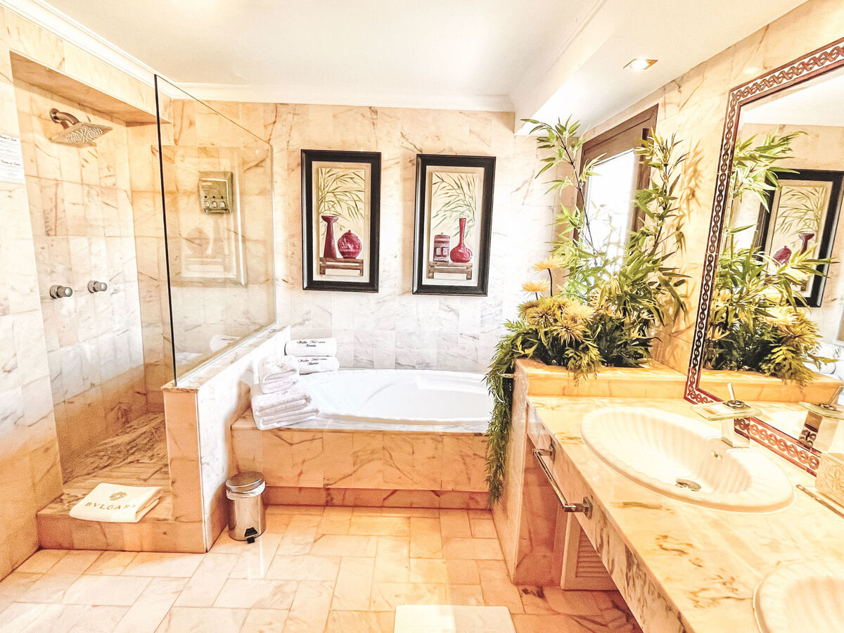 Villa 5 chambres avec salle de jeux 64m², piscine chauffée à Marbella - Photo 21