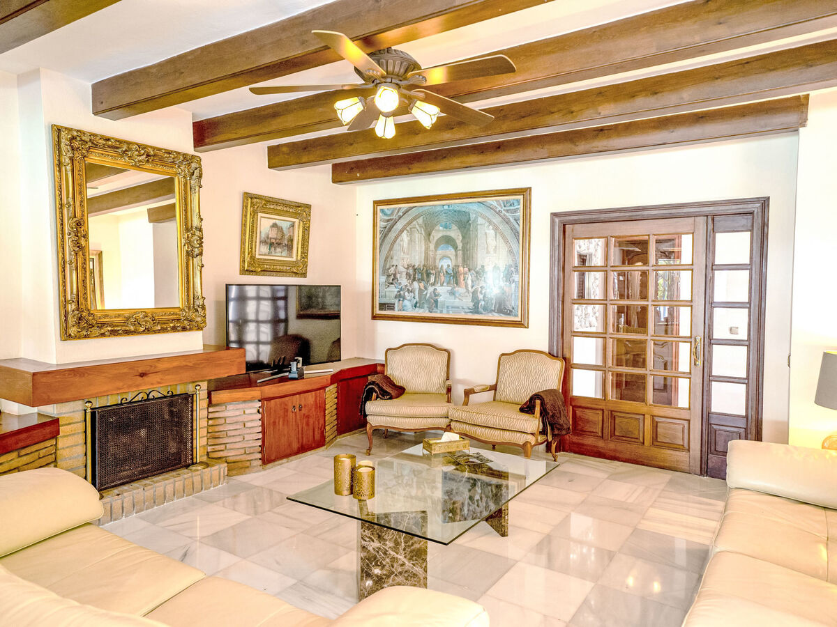 Villa 5 chambres avec salle de jeux 64m², piscine chauffée à Marbella - Photo 32