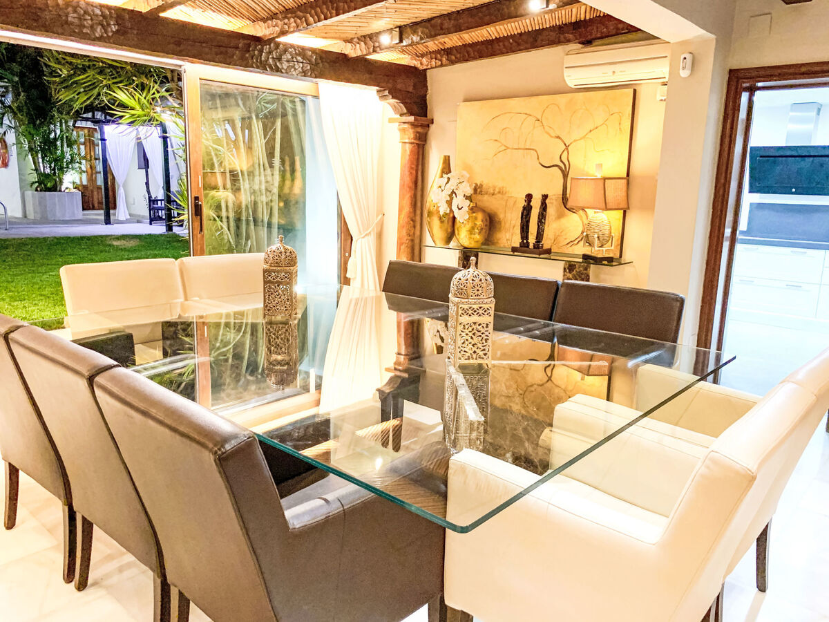 Villa 5 chambres avec salle de jeux 64m², piscine chauffée à Marbella - Photo 36