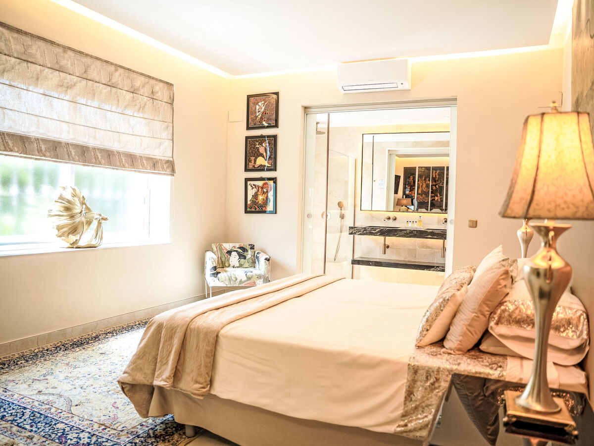 Villa 5 chambres avec salle de jeux 64m², piscine chauffée à Marbella - Photo 38