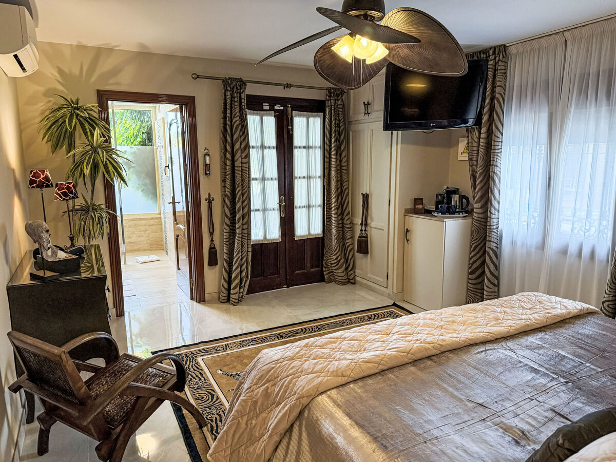 Villa 5 chambres avec salle de jeux 64m², piscine chauffée à Marbella - Photo 45