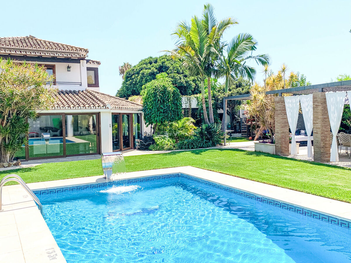 Villa 5 chambres avec salle de jeux 64m², piscine chauffée à Marbella - Photo 48