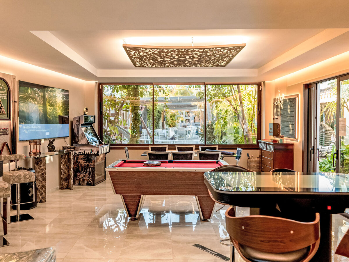 Villa 5 chambres avec salle de jeux 64m², piscine chauffée à Marbella - Photo 54
