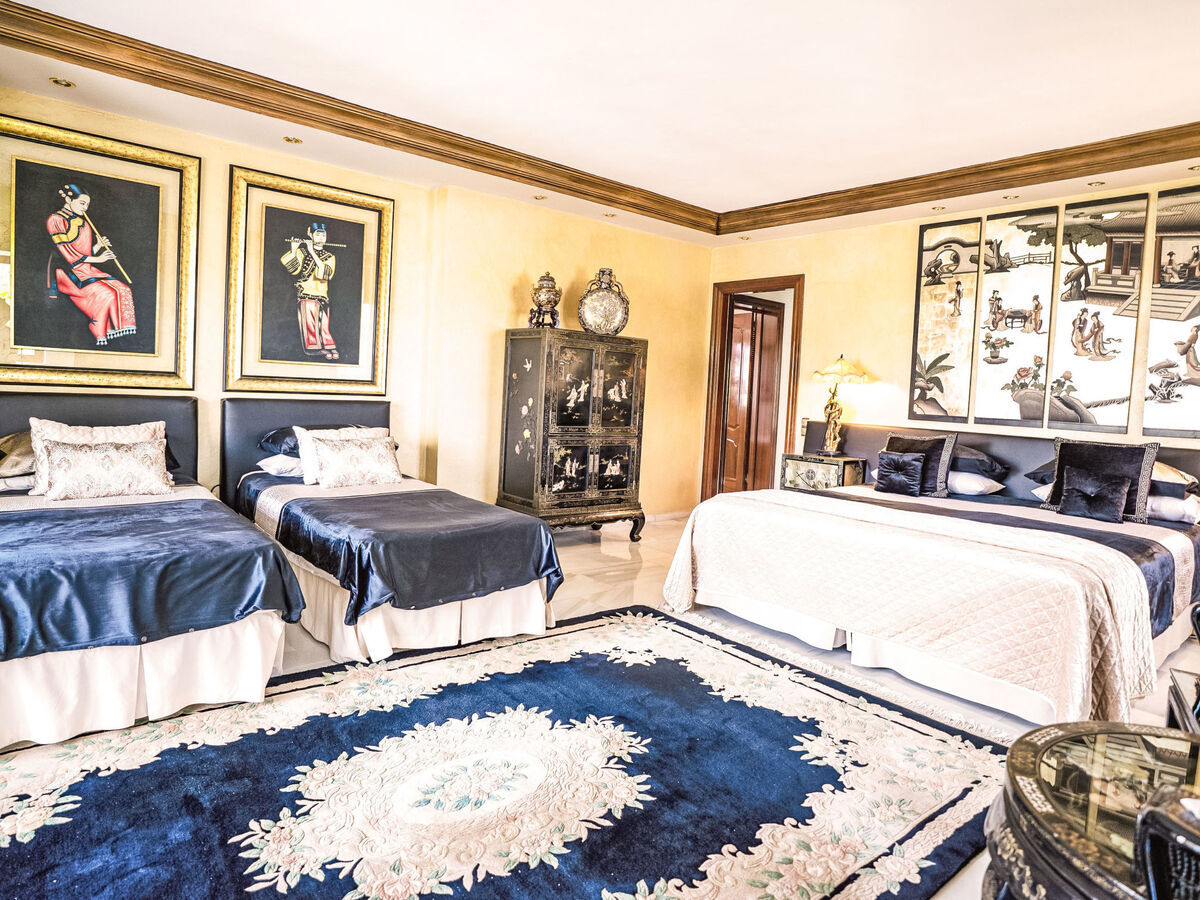 Villa 5 chambres avec salle de jeux 64m², piscine chauffée à Marbella - Photo 56