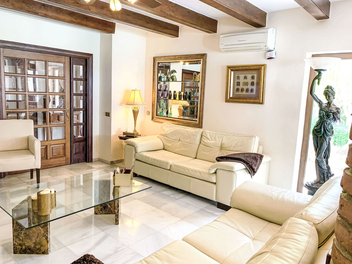 Villa 5 chambres avec salle de jeux 64m², piscine chauffée à Marbella - Photo 69