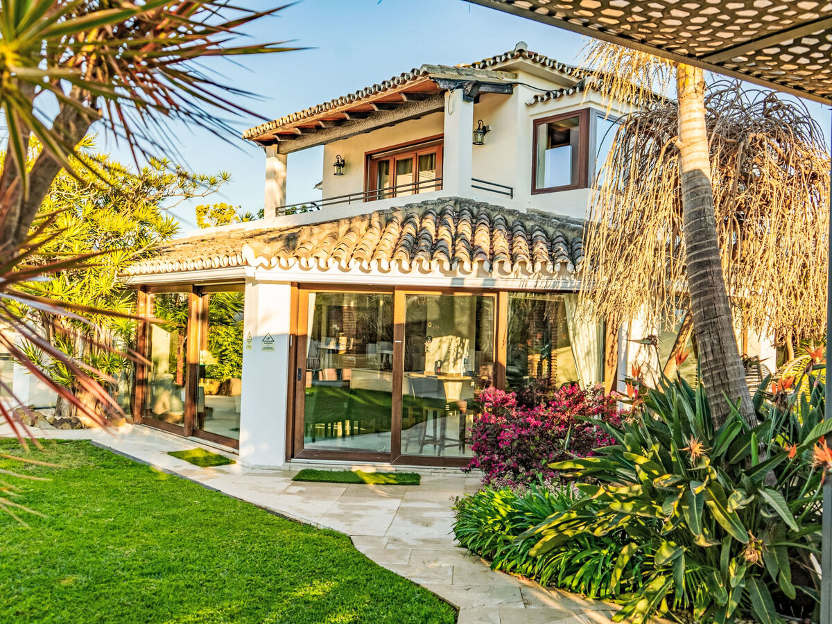 Villa 5 chambres avec salle de jeux 64m², piscine chauffée à Marbella - Photo 73