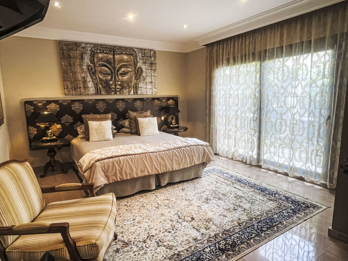 Villa 5 chambres avec salle de jeux 64m², piscine chauffée à Marbella - Photo 77