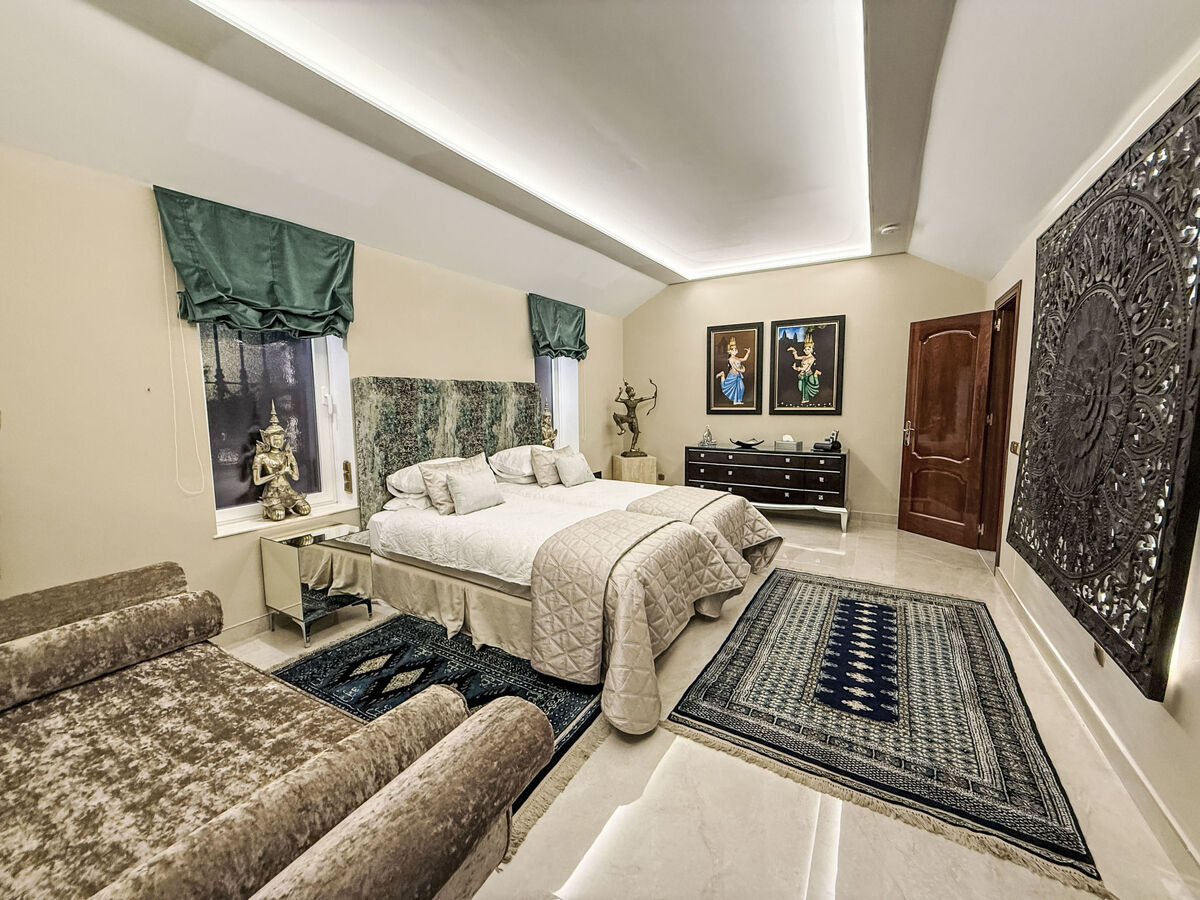 Villa 5 chambres avec salle de jeux 64m², piscine chauffée à Marbella - Photo 78