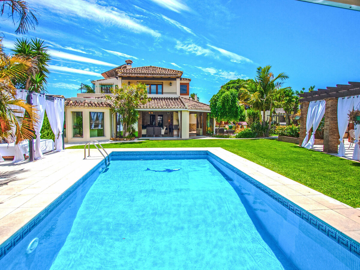 Villa 5 chambres avec salle de jeux 64m², piscine chauffée à Marbella - Photo 90