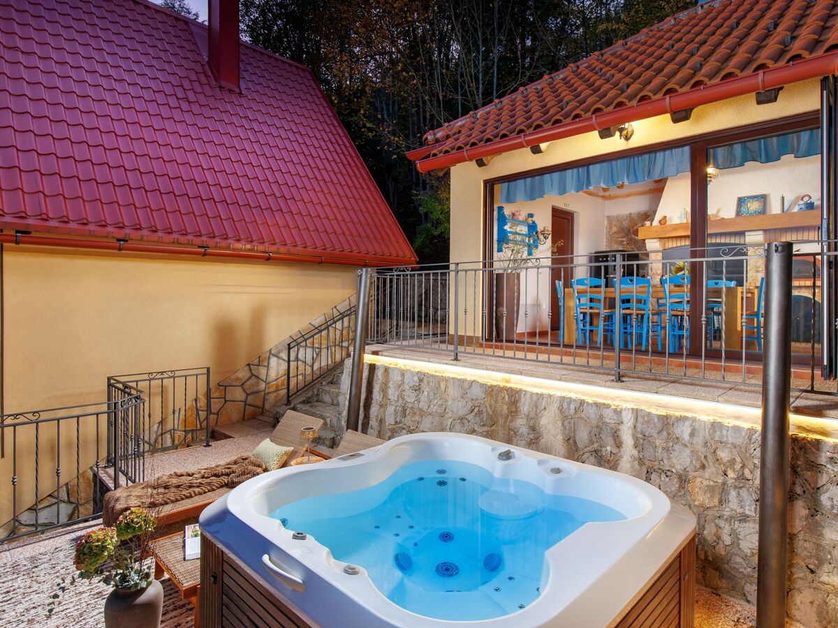 House Hillside Lodge à Fužine, 2 chambres avec jacuzzi - Photo 16