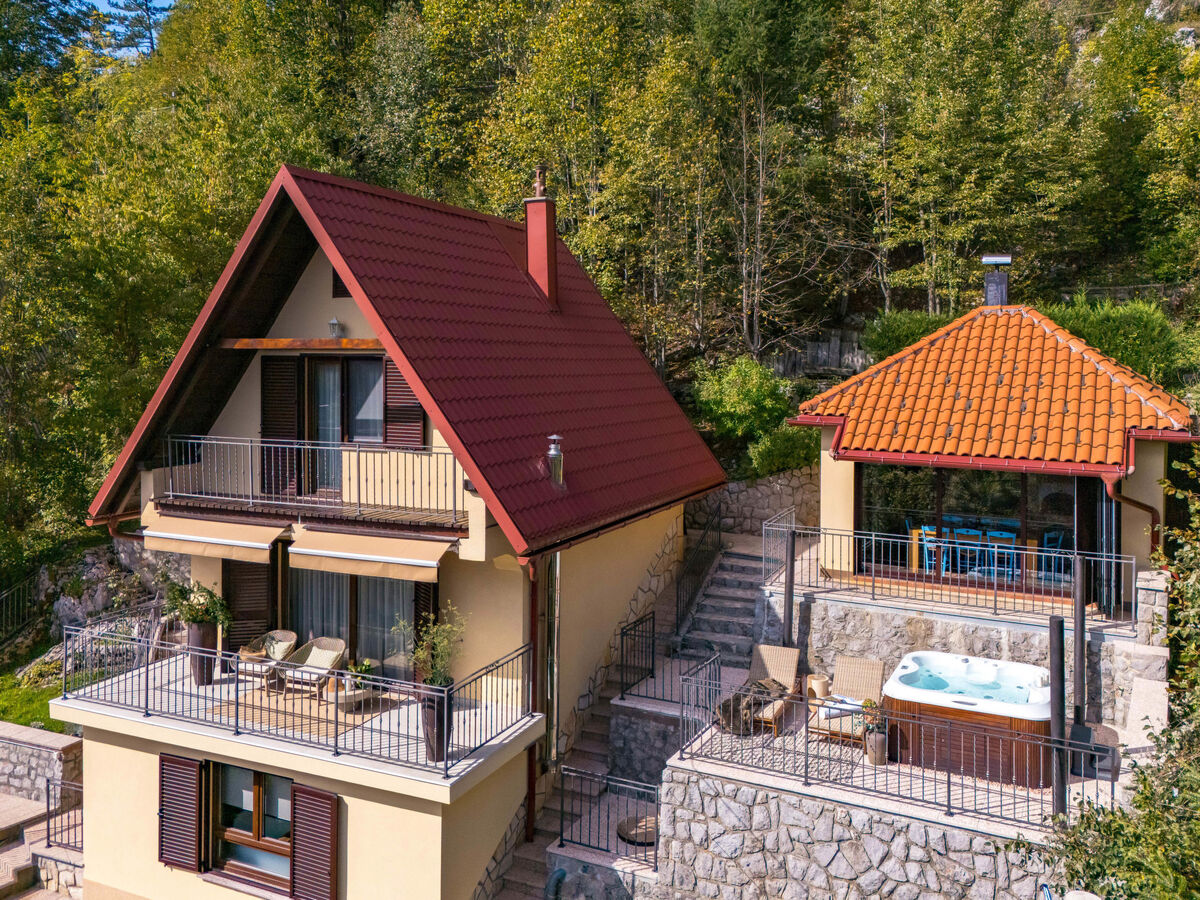 House Hillside Lodge à Fužine, 2 chambres avec jacuzzi - Photo 34