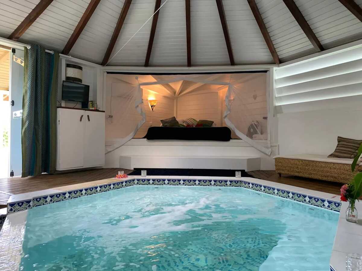 Bungalow avec spa et piscine partagée à Grand Bourg, Guadeloupe - Photo 2