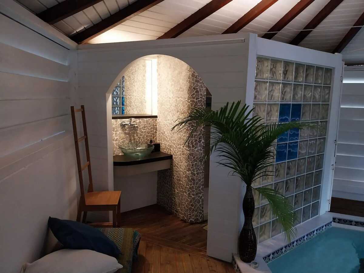 Bungalow avec spa et piscine partagée à Grand Bourg, Guadeloupe - Photo 11