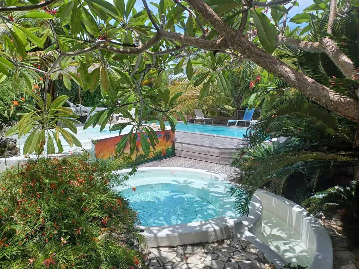 Bungalow avec spa et piscine partagée à Grand Bourg, Guadeloupe - Photo 16