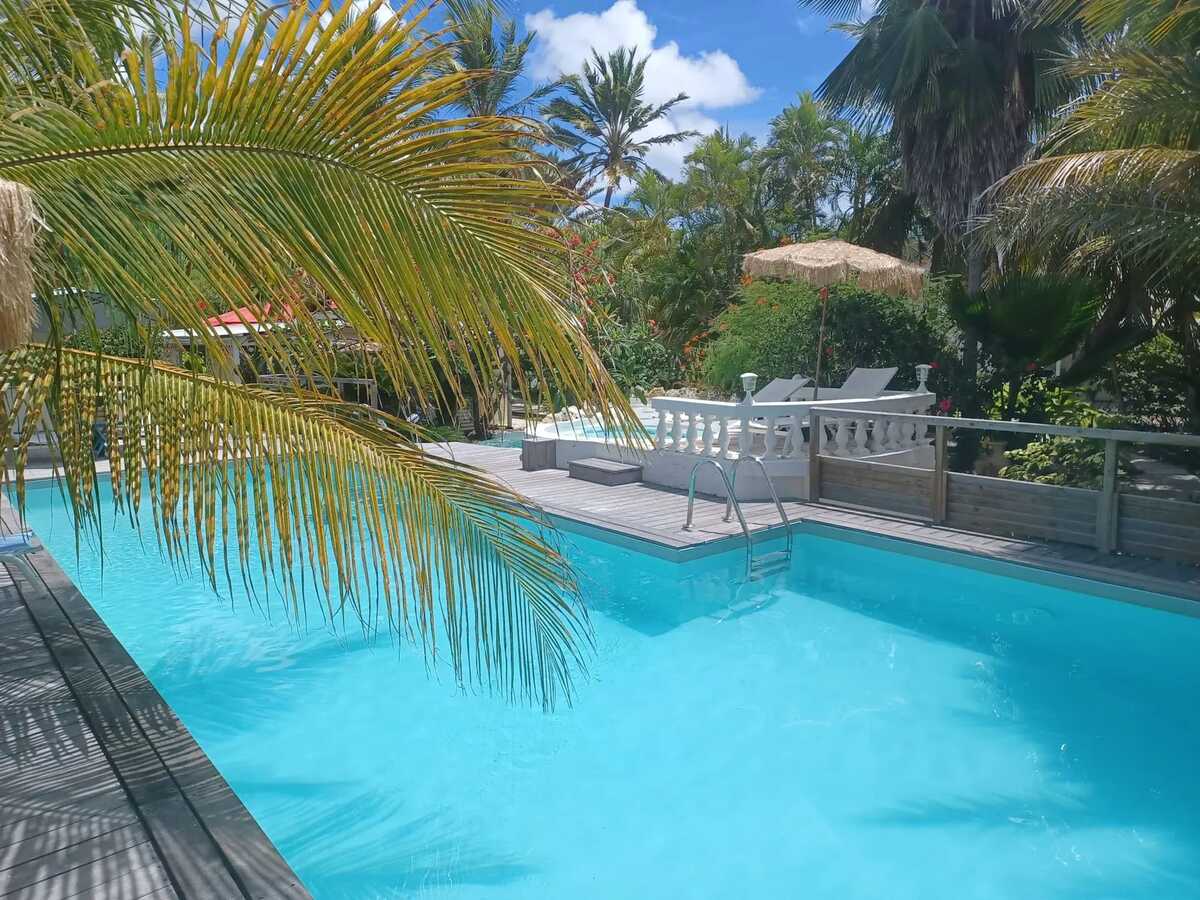 Bungalow avec spa et piscine partagée à Grand Bourg, Guadeloupe - Photo 17