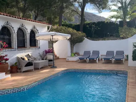 Location villa à Altea, Villa spacieuse avec piscine privée et climatisation pour 6 personnes