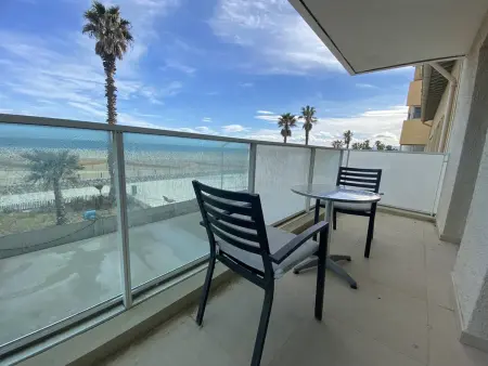 Location appartement à Canet Plage, T3 bord de mer rénové, loggia, parking privé